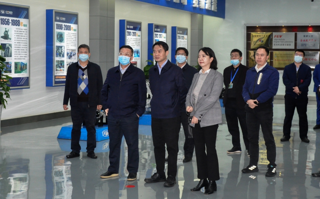 昆明市委常委杨东伟一行到云南Z6尊龙凯时动力集团有限公司开展调研
