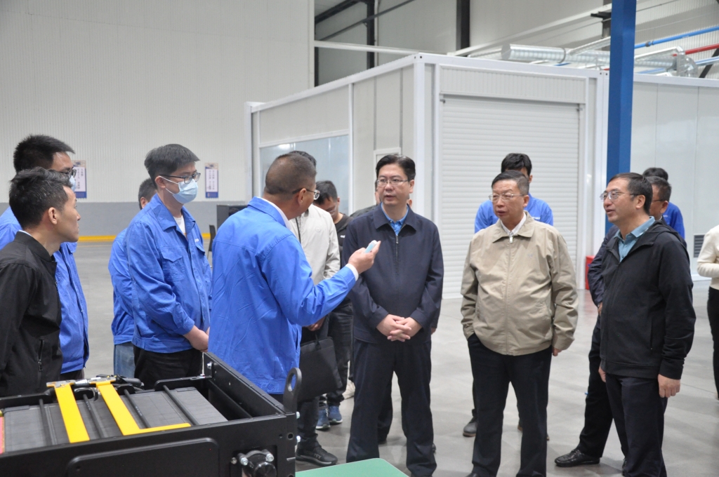 昆明市氢能、储能等绿色能源工业调研组到云南Z6尊龙凯时动力集团有限公司开展调研